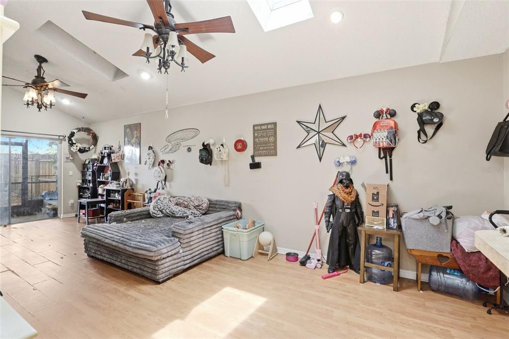 For Sale: $260,000 (2 beds, 2 baths, 1011 Square Feet)