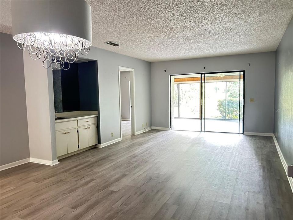 For Sale: $185,000 (2 beds, 2 baths, 1398 Square Feet)