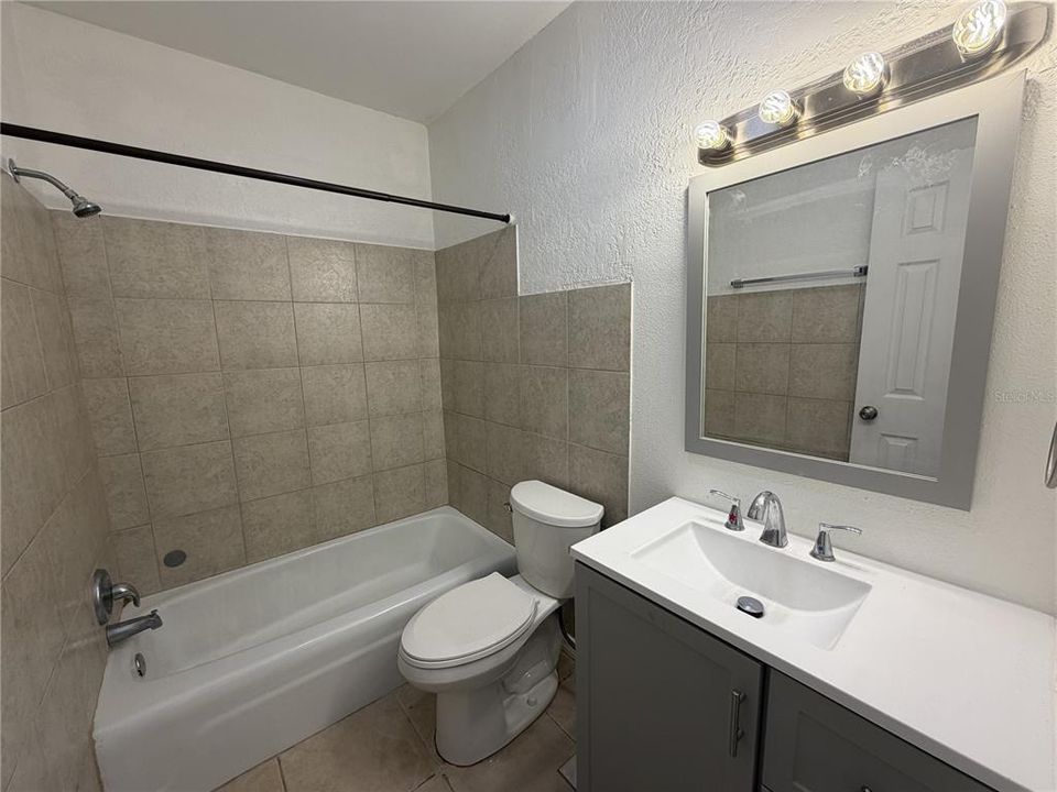 Active With Contract: $1,600 (2 beds, 1 baths, 760 Square Feet)