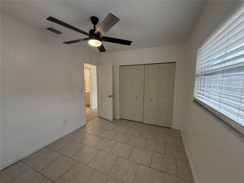 Active With Contract: $1,600 (2 beds, 1 baths, 760 Square Feet)