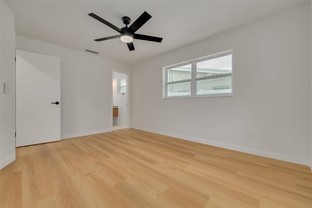 For Sale: $459,900 (3 beds, 2 baths, 1302 Square Feet)