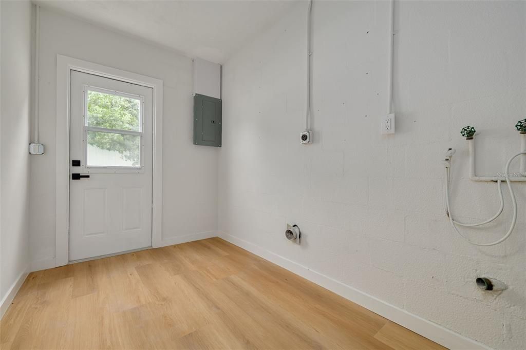 For Sale: $459,900 (3 beds, 2 baths, 1302 Square Feet)