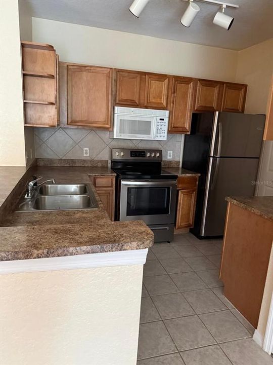 For Rent: $1,750 (3 beds, 2 baths, 1285 Square Feet)