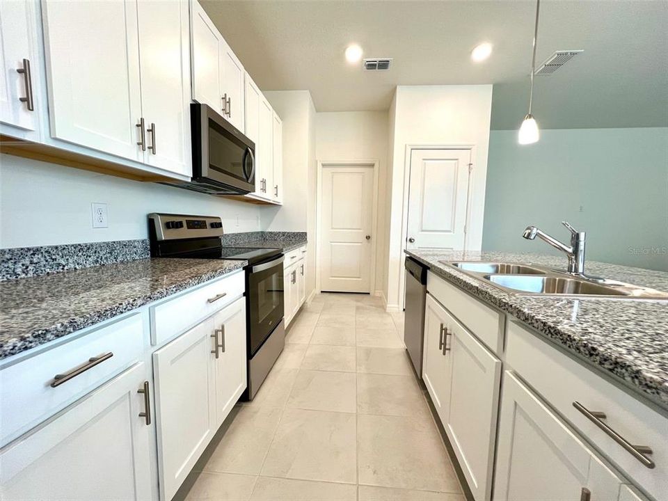 В аренду: $2,450 (4 спален, 2 ванн, 1656 Квадратных фут)