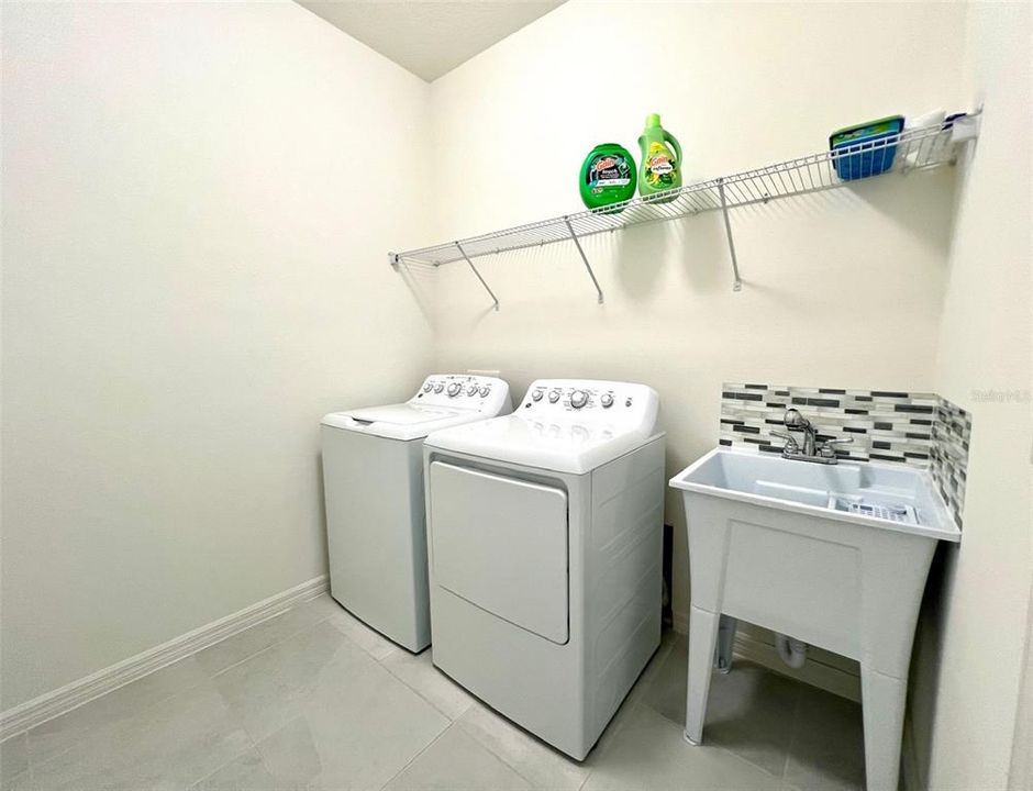 В аренду: $2,450 (4 спален, 2 ванн, 1656 Квадратных фут)