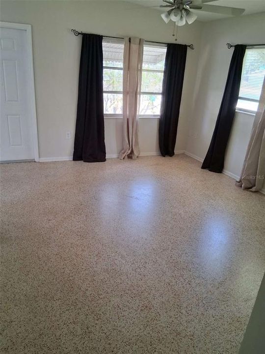 For Rent: $2,100 (2 beds, 1 baths, 1200 Square Feet)