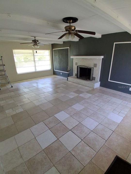For Rent: $2,100 (2 beds, 1 baths, 1200 Square Feet)