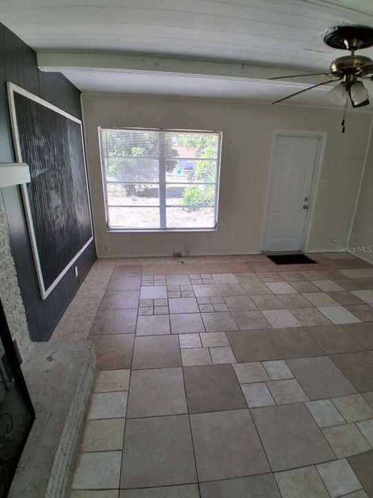 For Rent: $2,100 (2 beds, 1 baths, 1200 Square Feet)