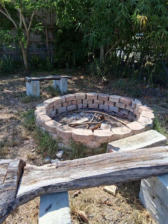 For Rent: $2,100 (2 beds, 1 baths, 1200 Square Feet)