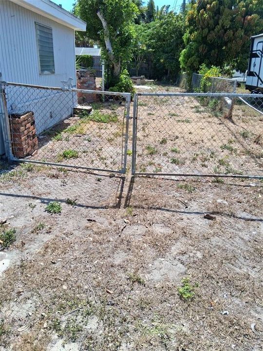 For Rent: $2,100 (2 beds, 1 baths, 1200 Square Feet)