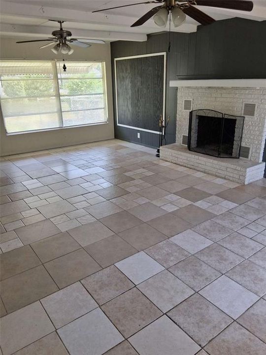 For Rent: $2,100 (2 beds, 1 baths, 1200 Square Feet)