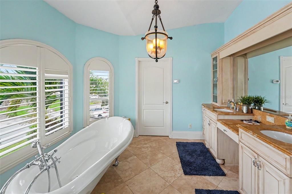 For Sale: $1,800,000 (3 beds, 4 baths, 2729 Square Feet)