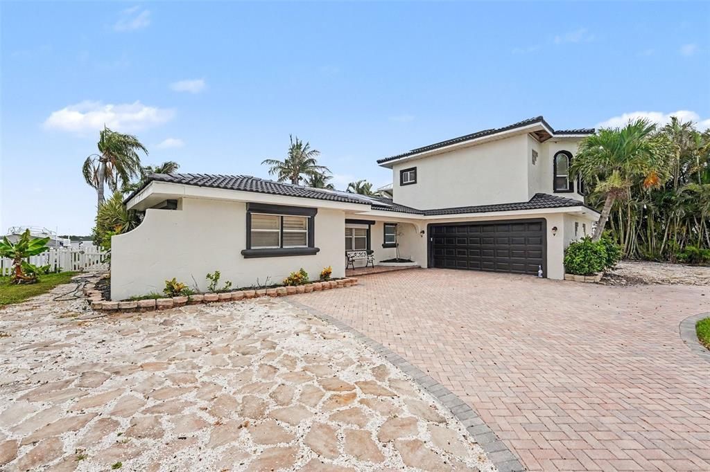 For Sale: $1,800,000 (3 beds, 4 baths, 2729 Square Feet)