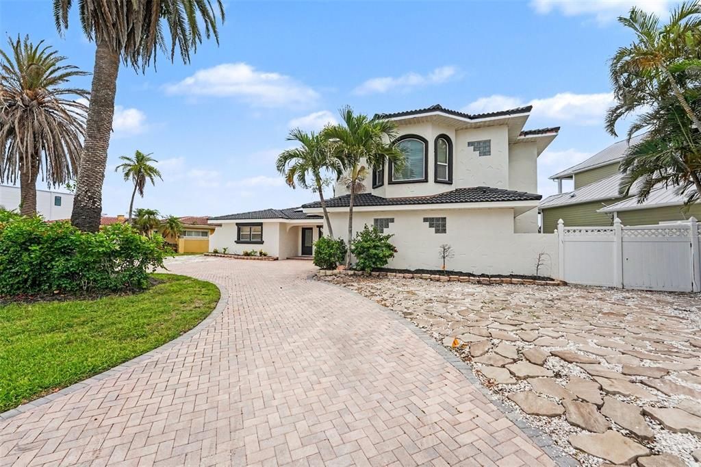 For Sale: $1,800,000 (3 beds, 4 baths, 2729 Square Feet)