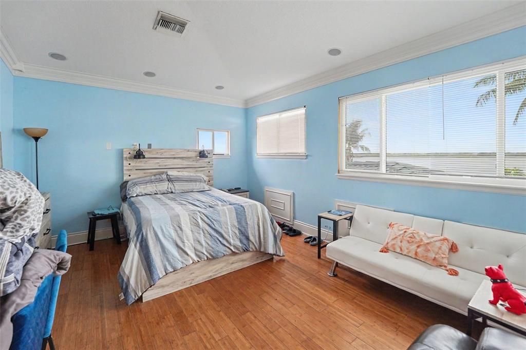 For Sale: $1,800,000 (3 beds, 4 baths, 2729 Square Feet)