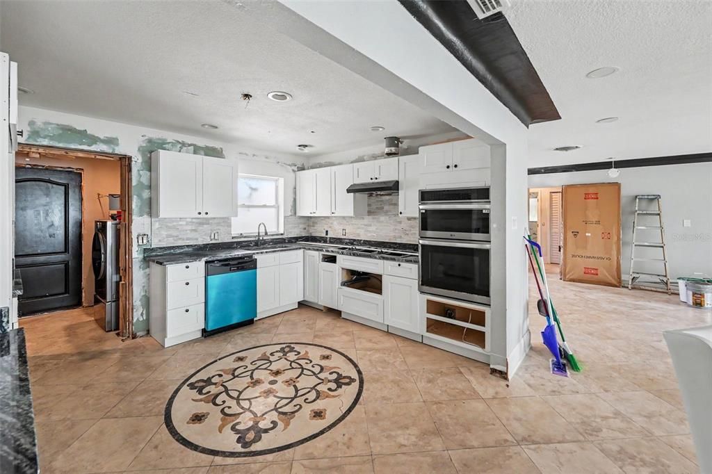 For Sale: $1,800,000 (3 beds, 4 baths, 2729 Square Feet)