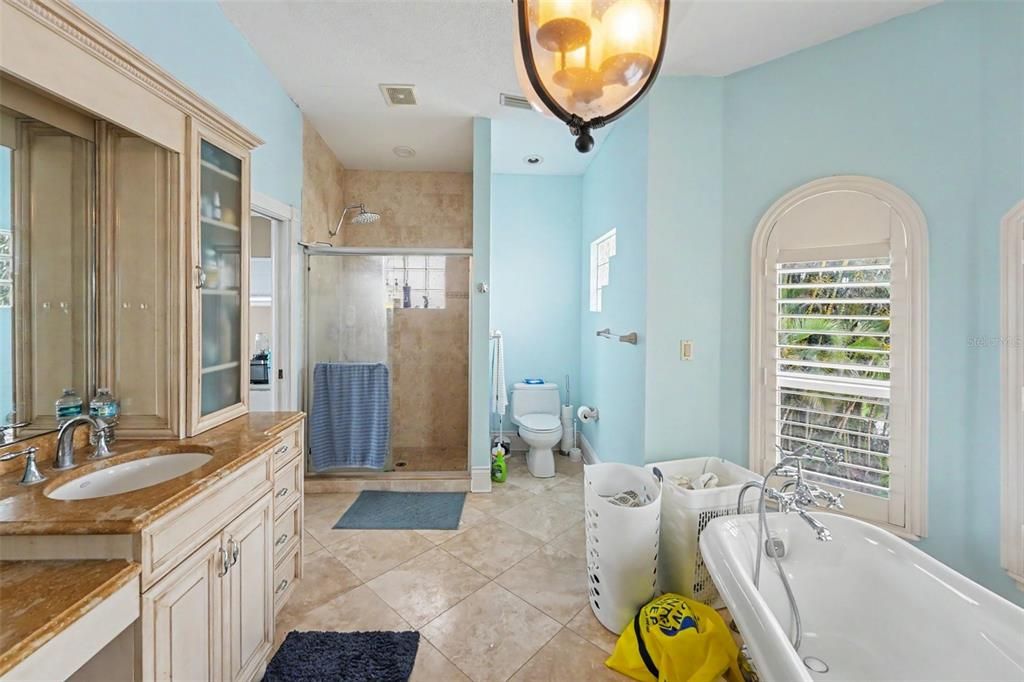 For Sale: $1,800,000 (3 beds, 4 baths, 2729 Square Feet)