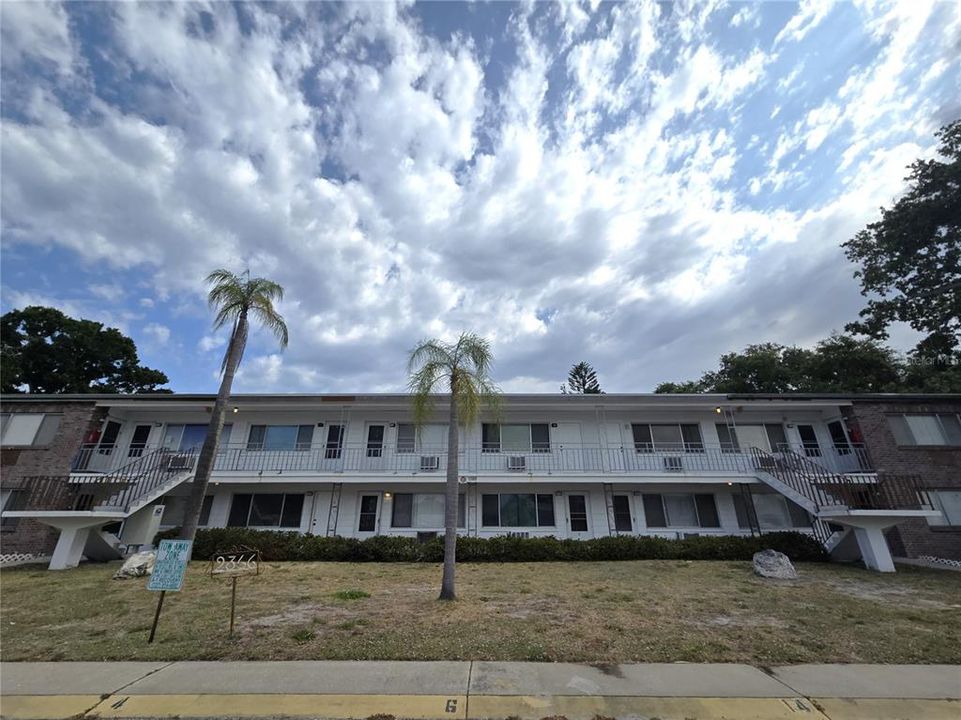 For Rent: $1,300 (1 beds, 1 baths, 585 Square Feet)