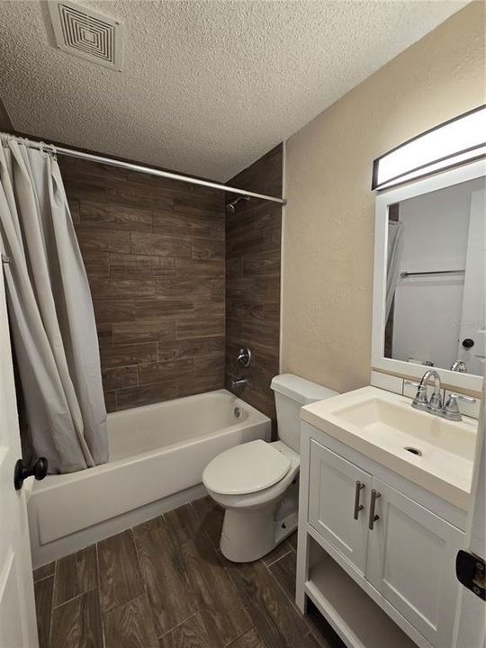 For Rent: $1,300 (1 beds, 1 baths, 585 Square Feet)