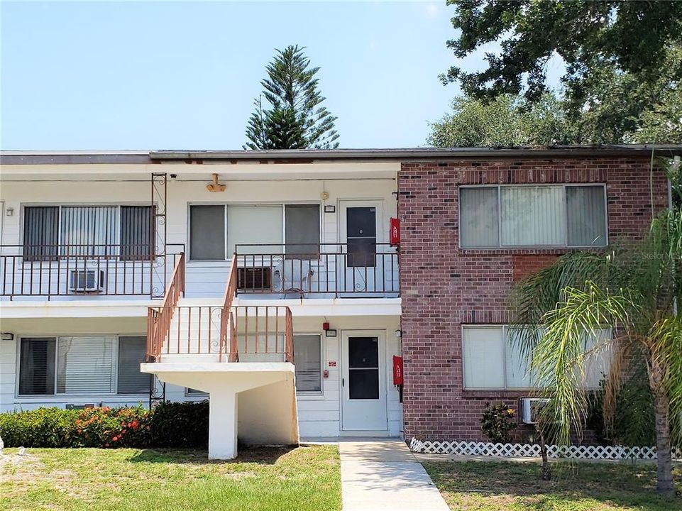 For Rent: $1,300 (1 beds, 1 baths, 585 Square Feet)