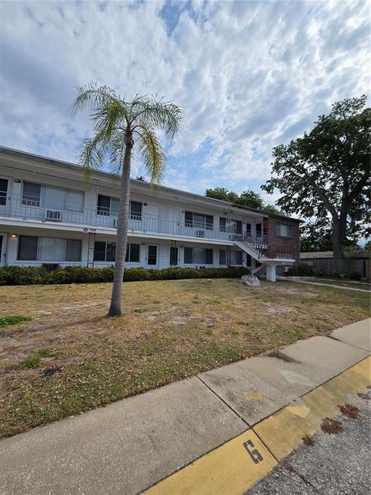 For Rent: $1,300 (1 beds, 1 baths, 585 Square Feet)