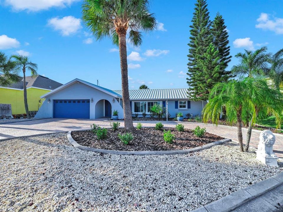 For Rent: $4,850 (3 beds, 2 baths, 2059 Square Feet)