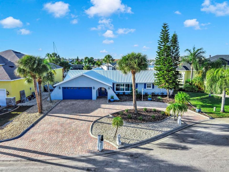 For Rent: $4,850 (3 beds, 2 baths, 2059 Square Feet)