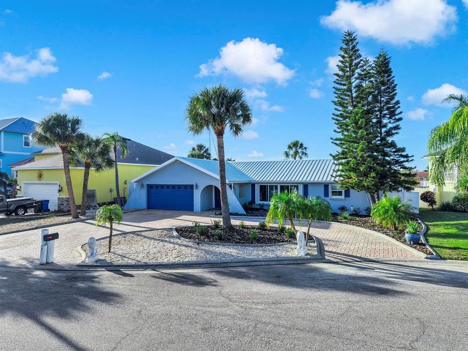For Rent: $4,850 (3 beds, 2 baths, 2059 Square Feet)