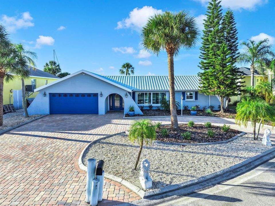 For Rent: $4,850 (3 beds, 2 baths, 2059 Square Feet)