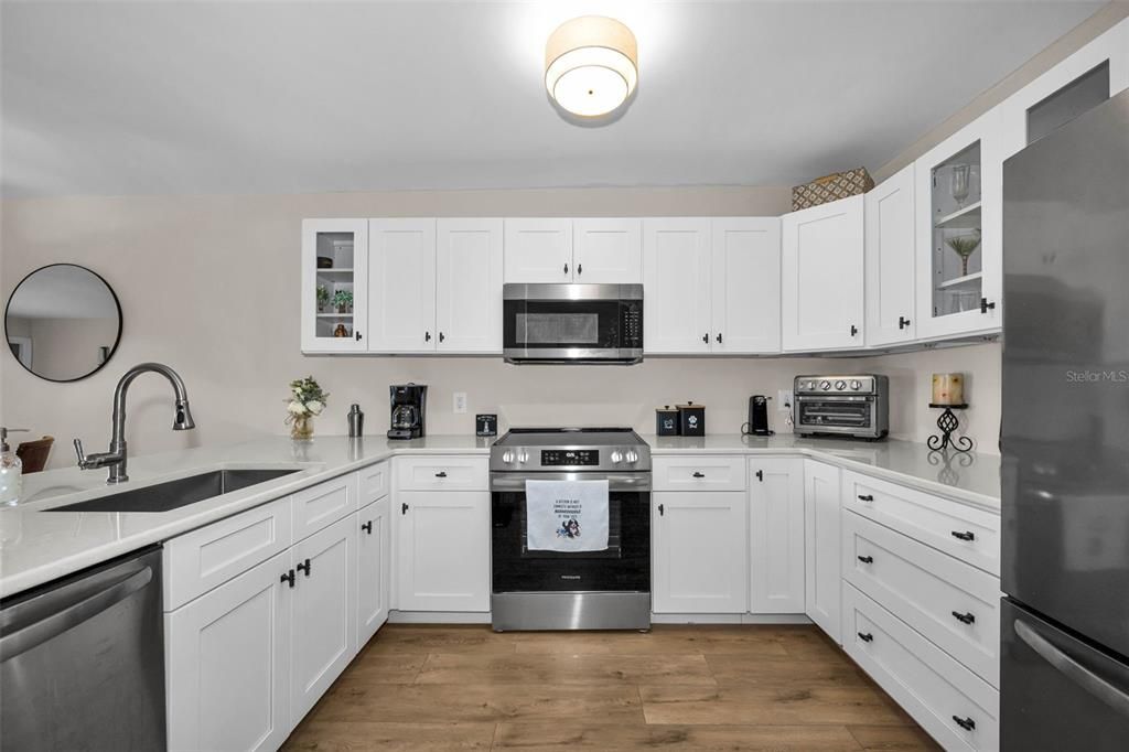 For Sale: $134,900 (2 beds, 1 baths, 1008 Square Feet)