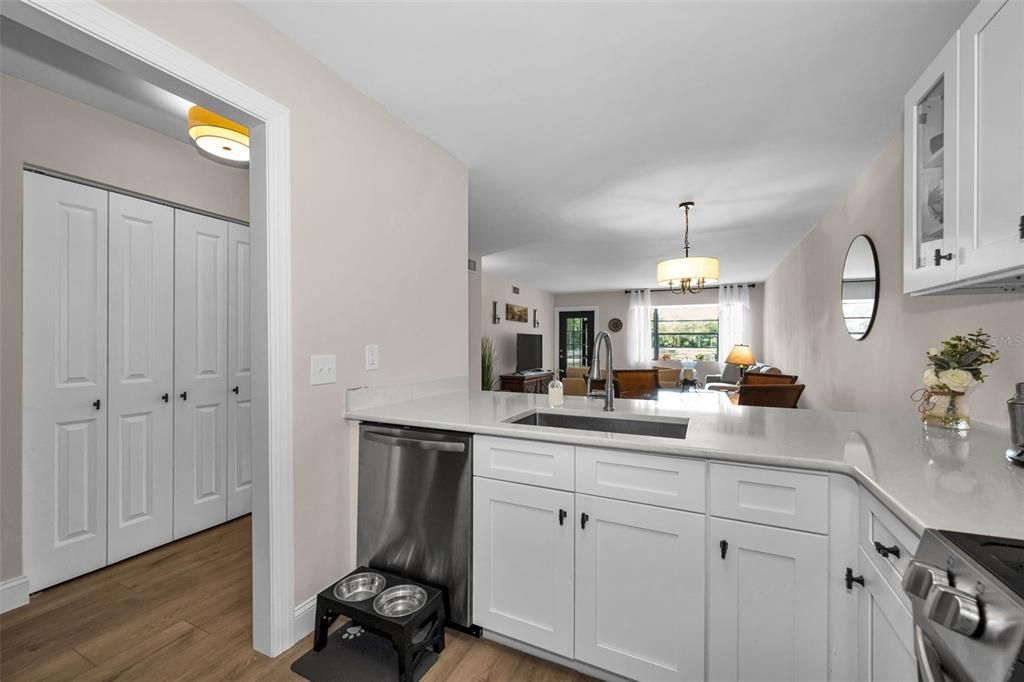 For Sale: $134,900 (2 beds, 1 baths, 1008 Square Feet)