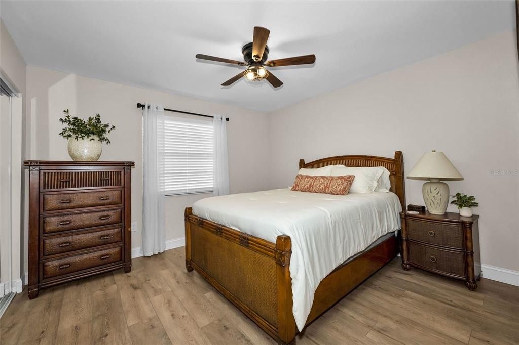 For Sale: $134,900 (2 beds, 1 baths, 1008 Square Feet)