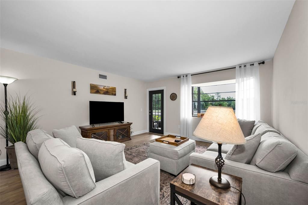 For Sale: $134,900 (2 beds, 1 baths, 1008 Square Feet)