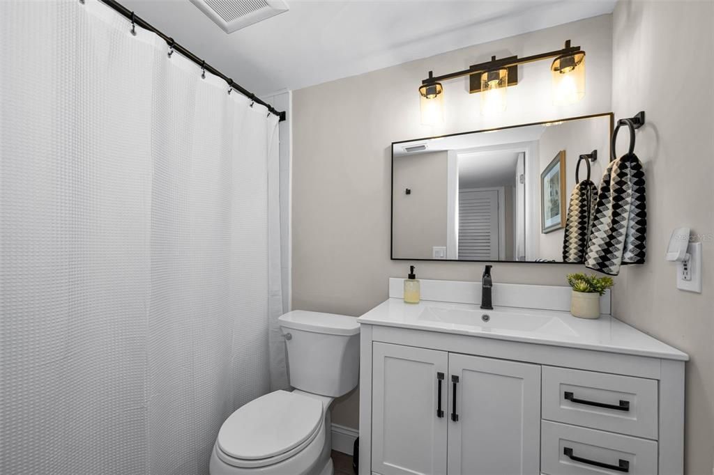 For Sale: $134,900 (2 beds, 1 baths, 1008 Square Feet)
