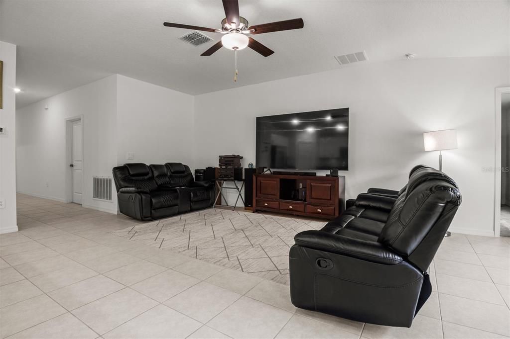 For Sale: $339,000 (4 beds, 2 baths, 1918 Square Feet)