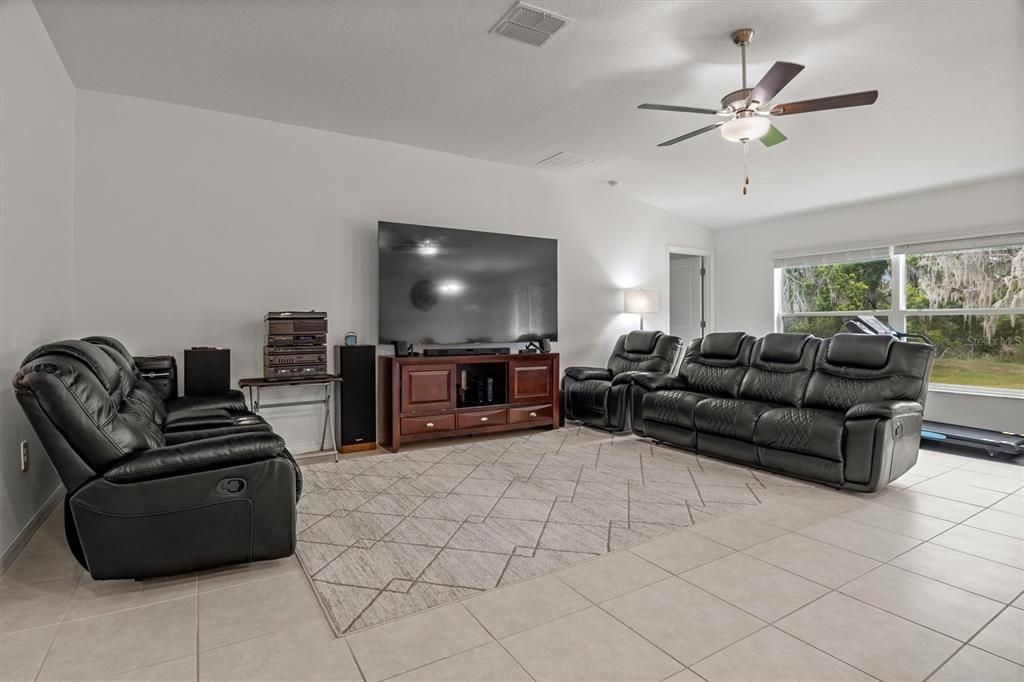 For Sale: $339,000 (4 beds, 2 baths, 1918 Square Feet)