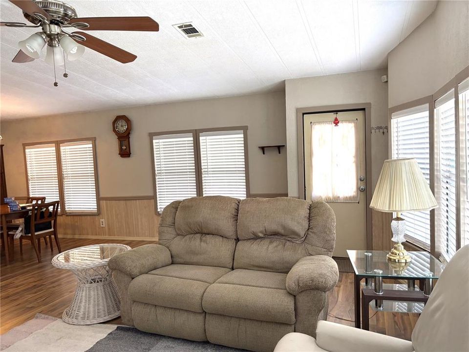 Active With Contract: $125,000 (2 beds, 2 baths, 1248 Square Feet)