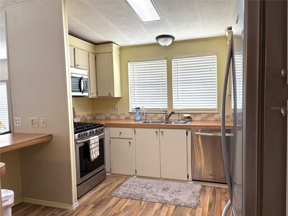Active With Contract: $125,000 (2 beds, 2 baths, 1248 Square Feet)