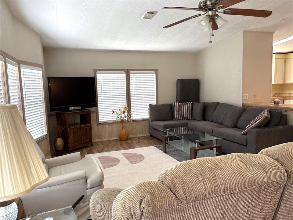 Active With Contract: $125,000 (2 beds, 2 baths, 1248 Square Feet)