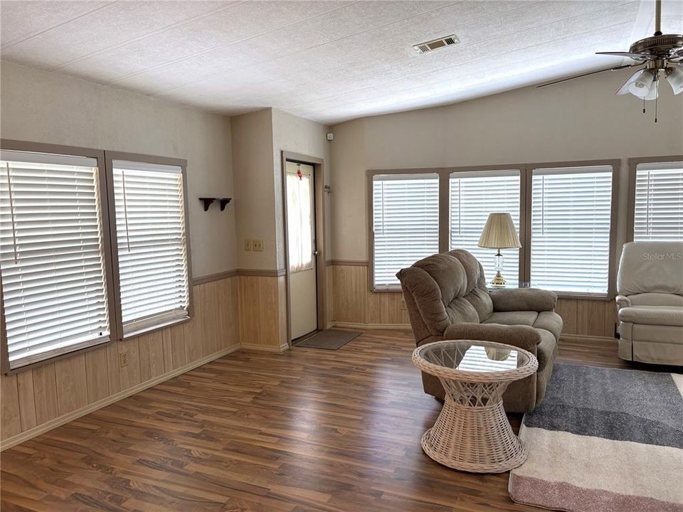 Active With Contract: $125,000 (2 beds, 2 baths, 1248 Square Feet)