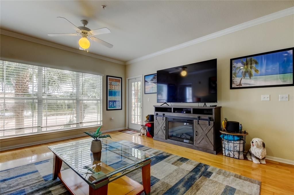 For Sale: $179,000 (2 beds, 2 baths, 1010 Square Feet)