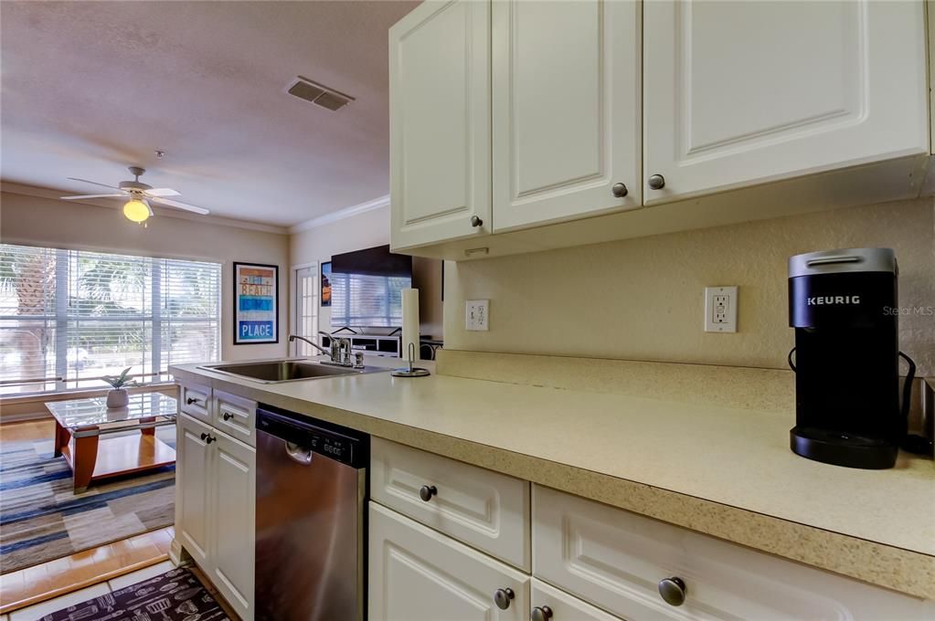 For Sale: $179,000 (2 beds, 2 baths, 1010 Square Feet)