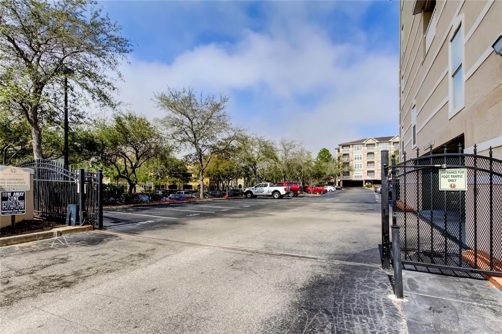 For Sale: $179,000 (2 beds, 2 baths, 1010 Square Feet)