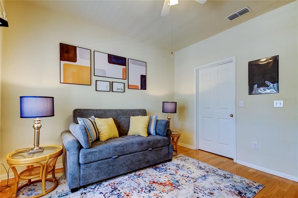 For Sale: $179,000 (2 beds, 2 baths, 1010 Square Feet)