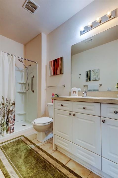 For Sale: $179,000 (2 beds, 2 baths, 1010 Square Feet)