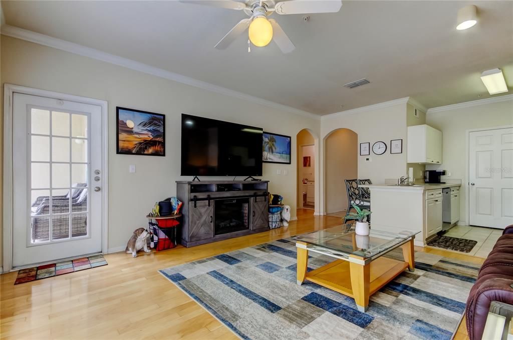 For Sale: $179,000 (2 beds, 2 baths, 1010 Square Feet)