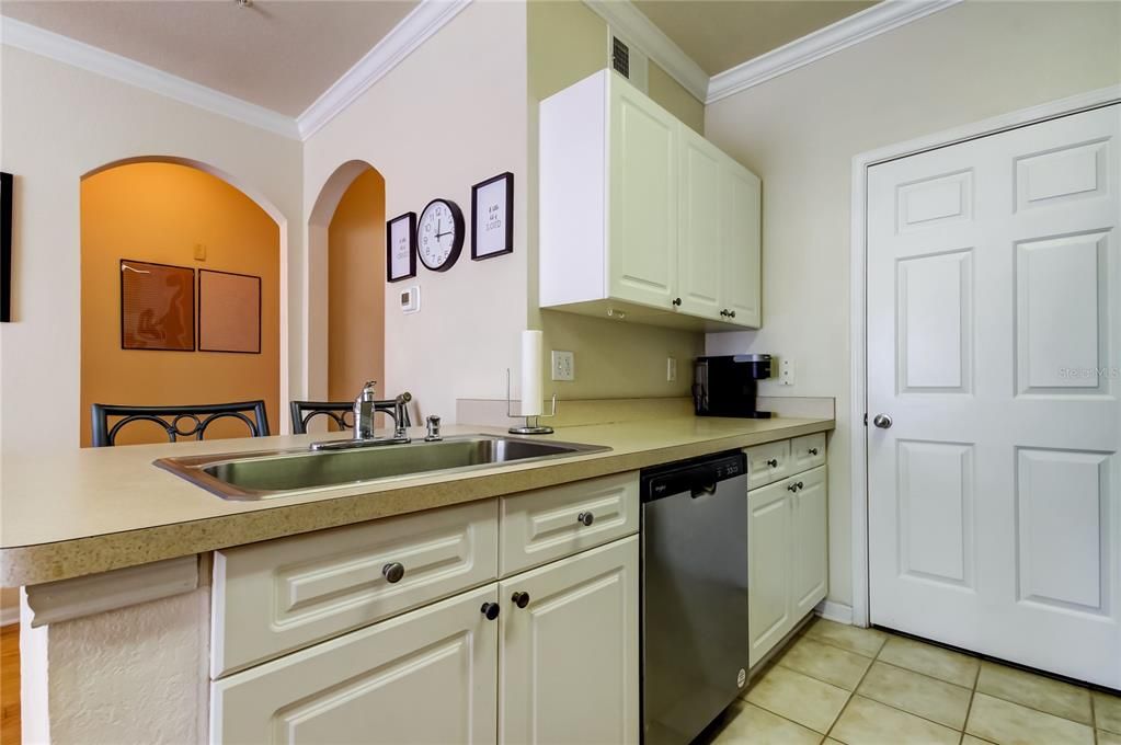 For Sale: $179,000 (2 beds, 2 baths, 1010 Square Feet)