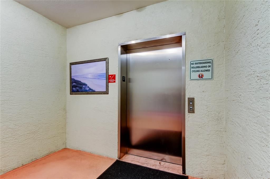 For Sale: $179,000 (2 beds, 2 baths, 1010 Square Feet)