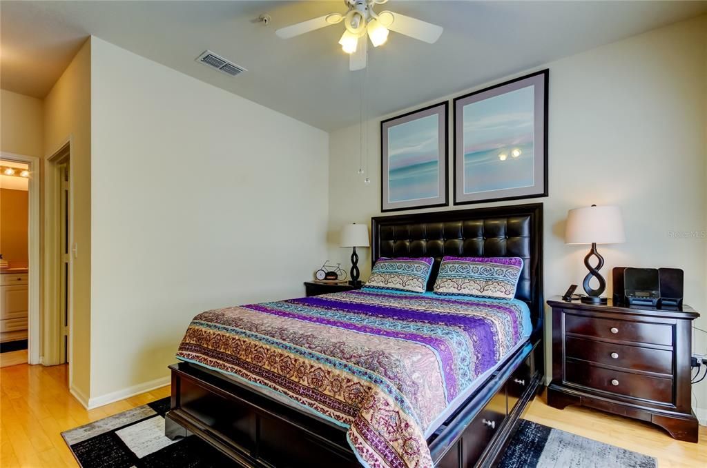 For Sale: $179,000 (2 beds, 2 baths, 1010 Square Feet)