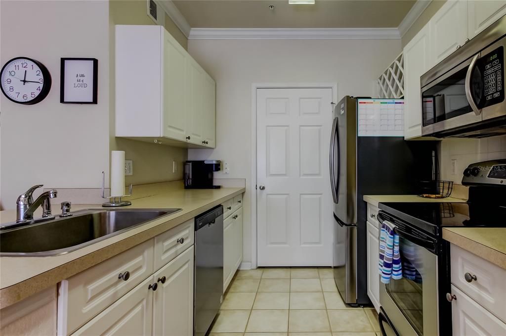 For Sale: $179,000 (2 beds, 2 baths, 1010 Square Feet)